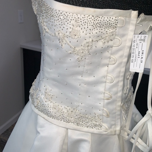 *SOLD* 2 Piece Ivory Wedding Gown sz8 - Picture 8 of 14